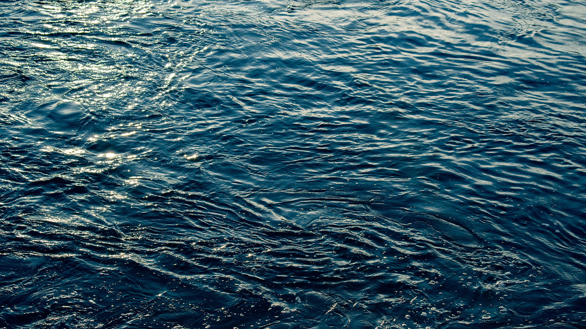 Blue and turquoise water with irregular wave structure